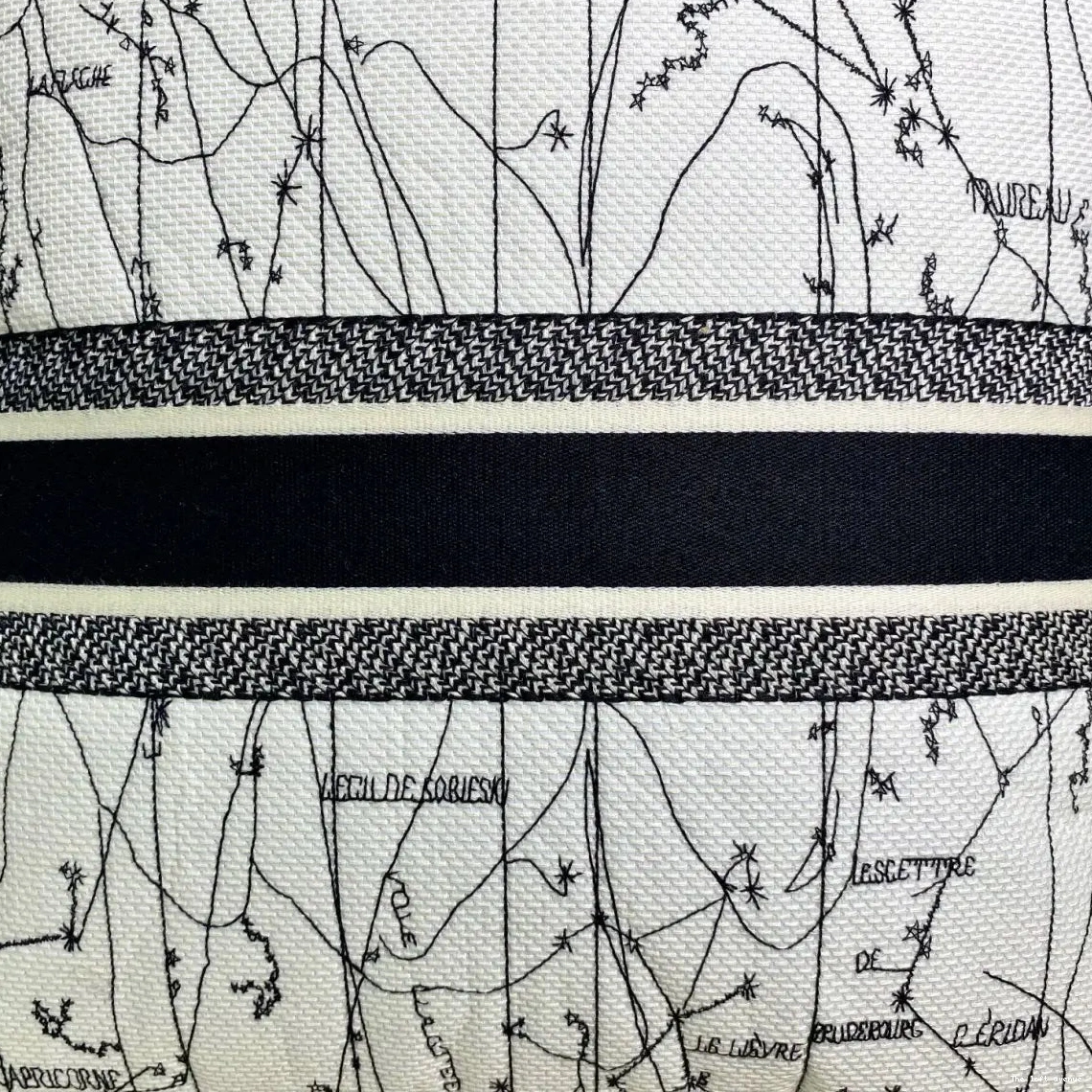MOTIF WORLD PILLOW CHRISTIAN BLACK 0730